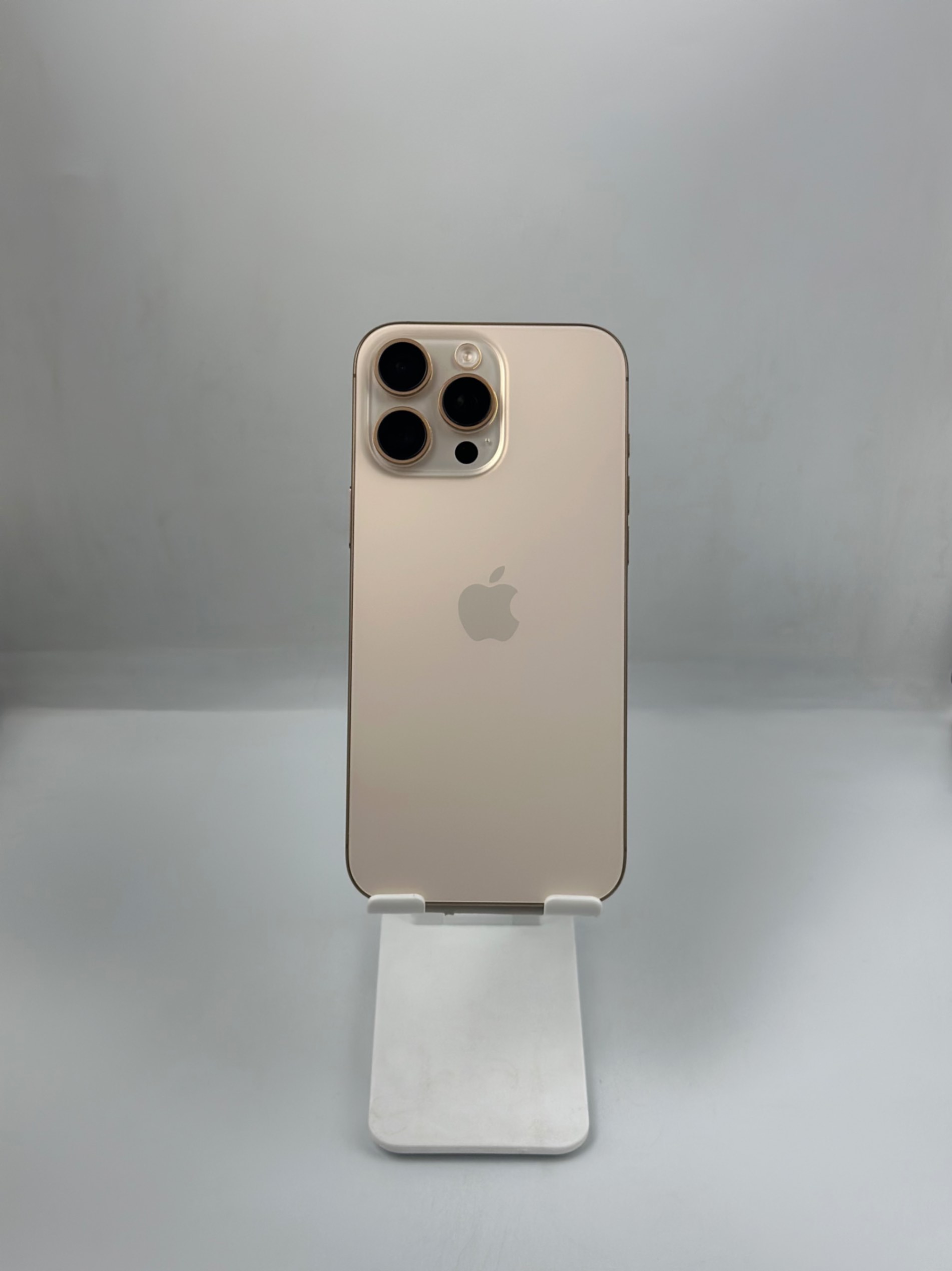 أبل آيفون ١٦ برو ماكس السعة 256 GB, اللون تيتانيوم الصحراء - Like New